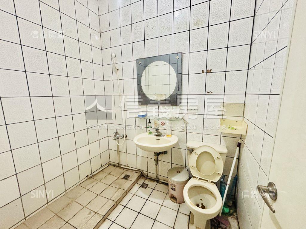 星鑽坡平車位房屋室內格局與周邊環境