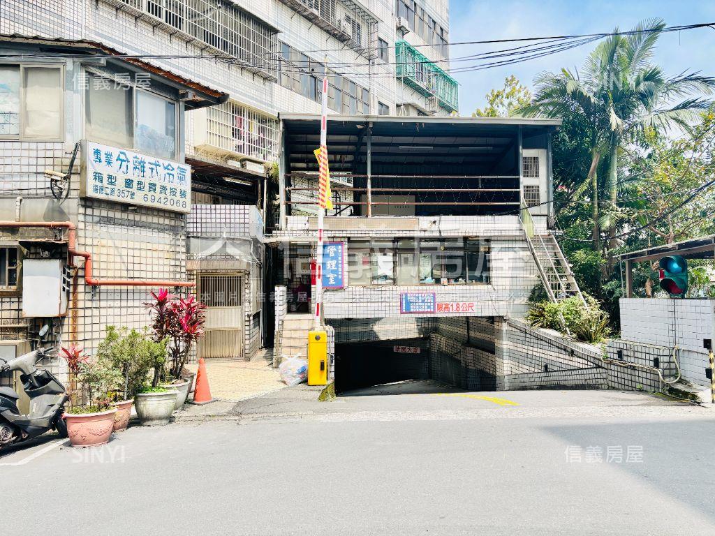 星鑽坡平車位房屋室內格局與周邊環境