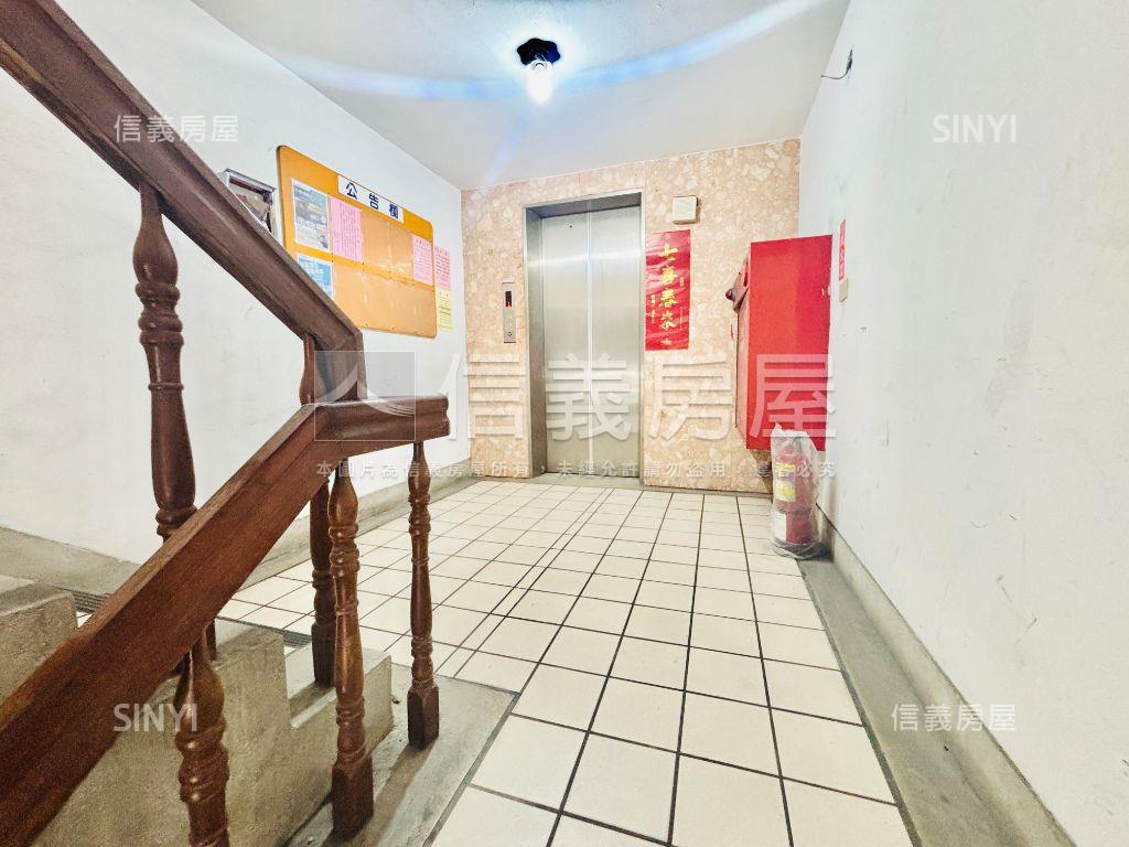 星鑽坡平車位房屋室內格局與周邊環境