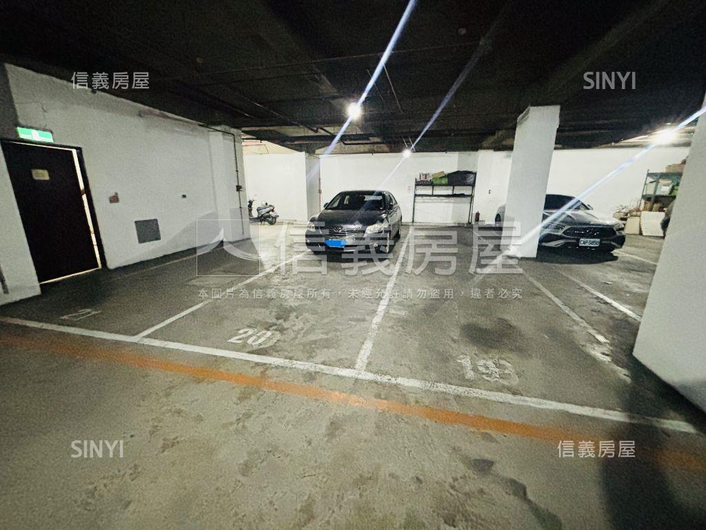 星鑽坡平車位房屋室內格局與周邊環境