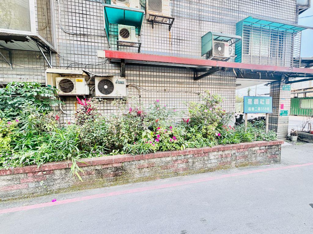 星鑽附坡平車位房屋室內格局與周邊環境