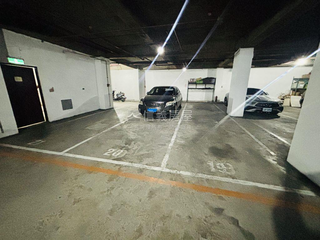 星鑽附坡平車位房屋室內格局與周邊環境