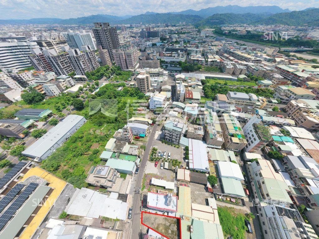 軟體園區臨路土地房屋室內格局與周邊環境