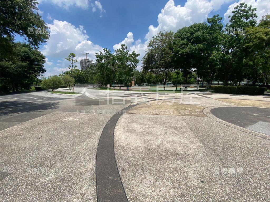 軟體園區臨路土地房屋室內格局與周邊環境