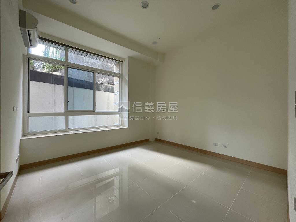 玉上園寧謐翠綠庭院戶房屋室內格局與周邊環境