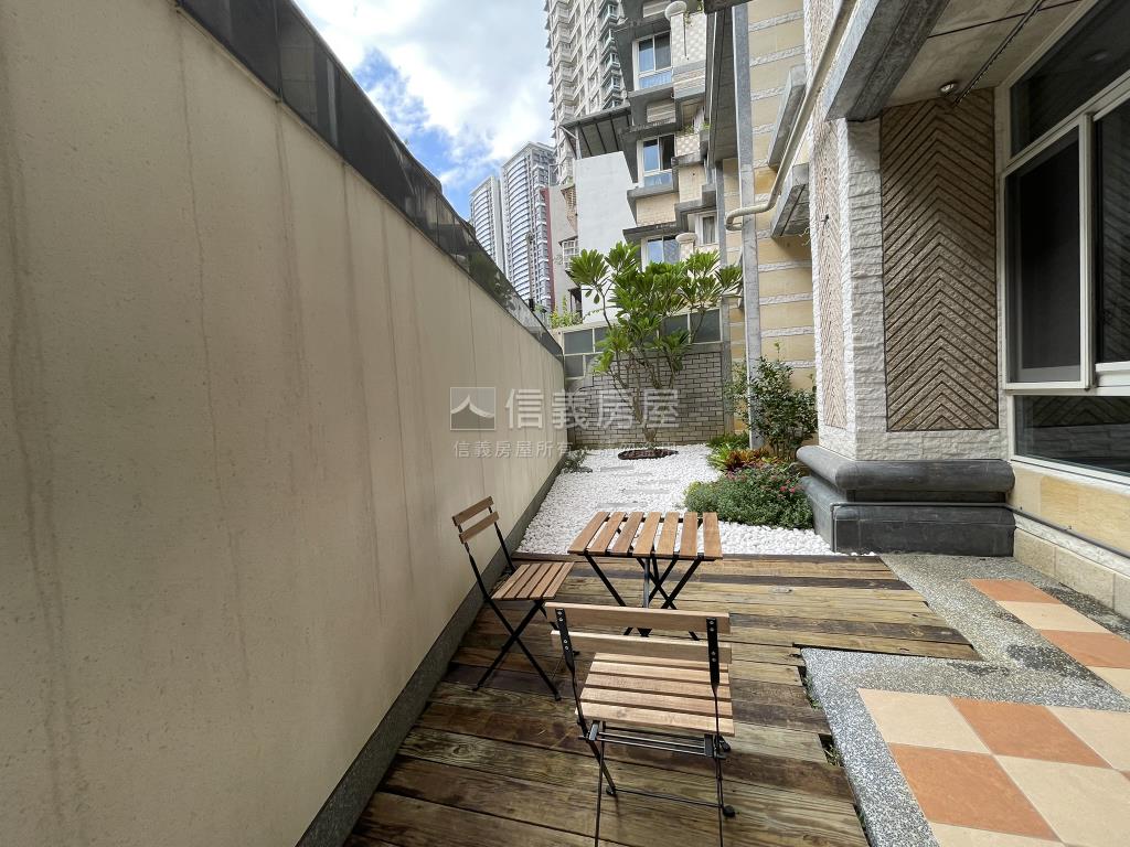 玉上園寧謐翠綠庭院戶房屋室內格局與周邊環境