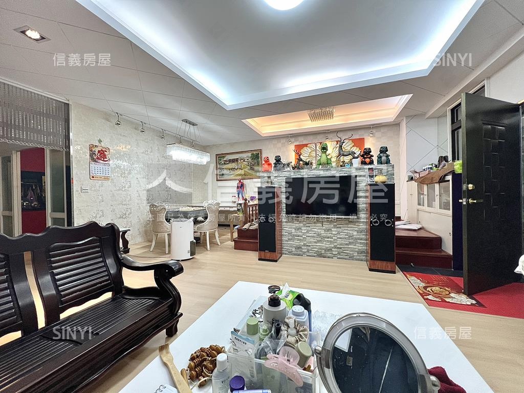 稀有兩層挑高裝潢美屋房屋室內格局與周邊環境