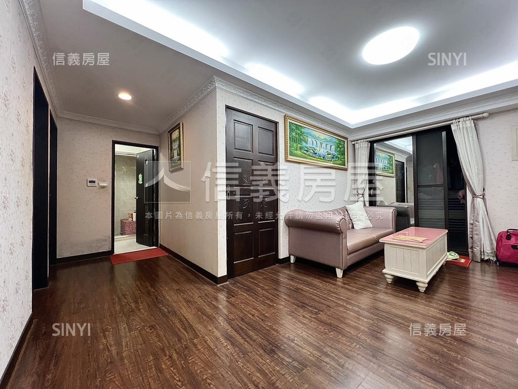 稀有兩層挑高裝潢美屋房屋室內格局與周邊環境