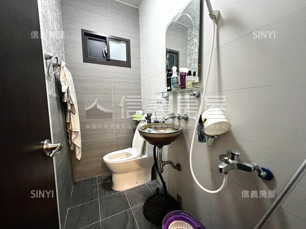 稀有兩層挑高裝潢美屋房屋室內格局與周邊環境