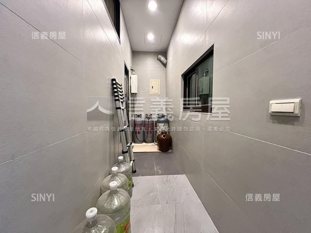 稀有兩層挑高裝潢美屋房屋室內格局與周邊環境