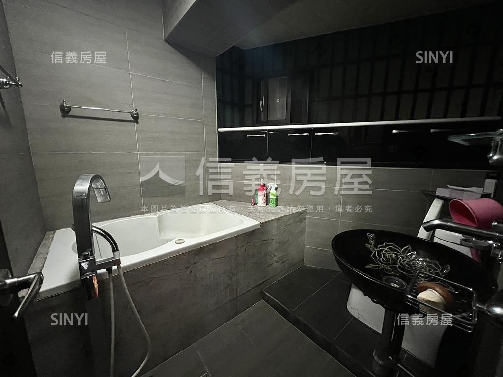 稀有兩層挑高裝潢美屋房屋室內格局與周邊環境