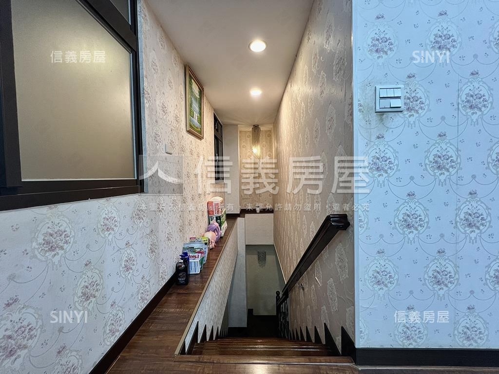 稀有兩層挑高裝潢美屋房屋室內格局與周邊環境