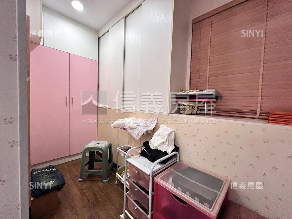 稀有兩層挑高裝潢美屋房屋室內格局與周邊環境