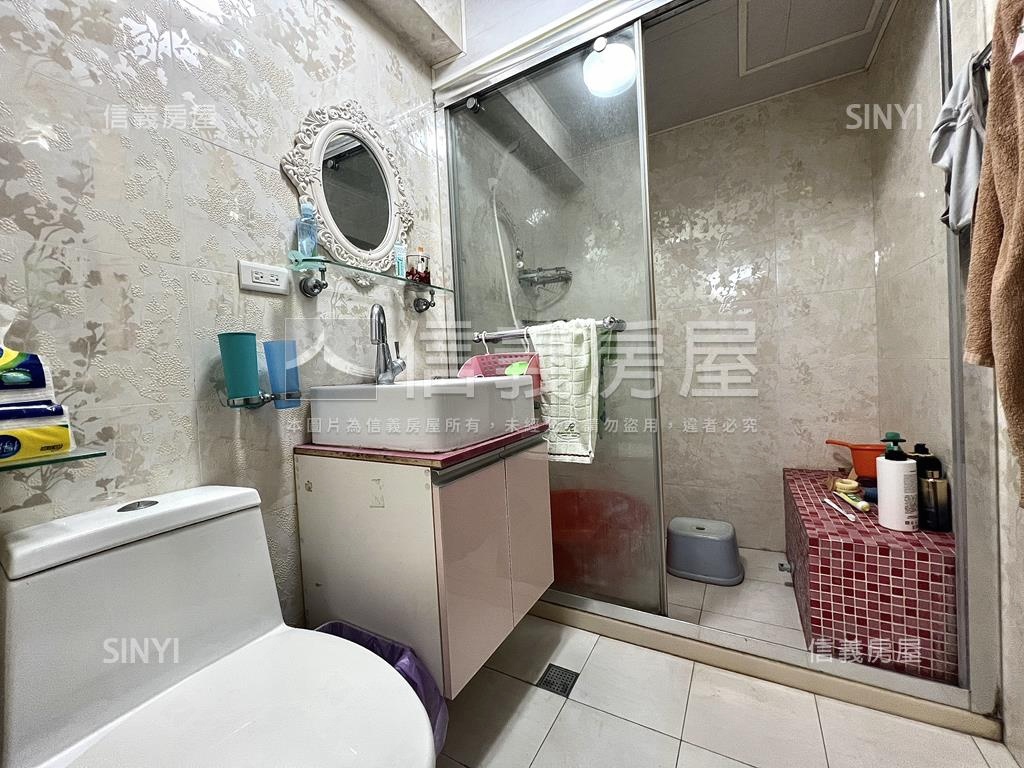 稀有兩層挑高裝潢美屋房屋室內格局與周邊環境