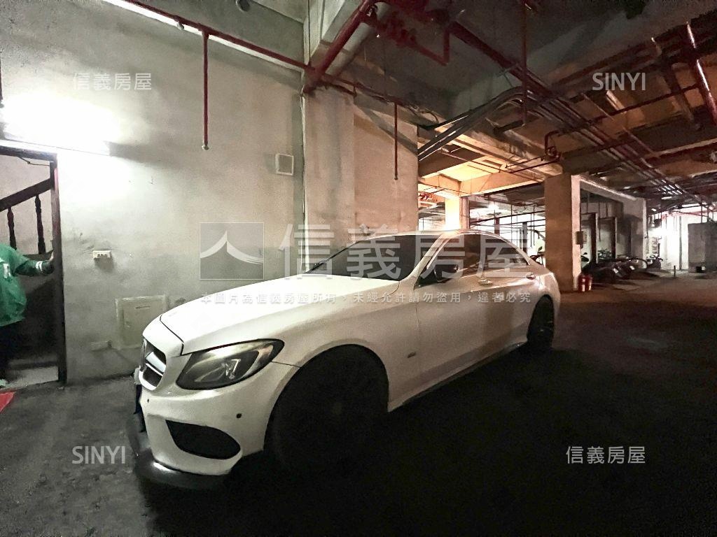 稀有兩層挑高裝潢美屋房屋室內格局與周邊環境