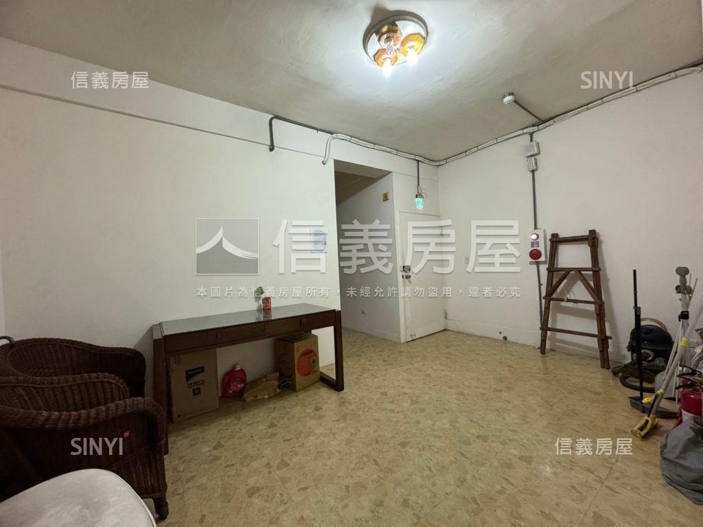 龍山寺旁大馬路收租透天房屋室內格局與周邊環境
