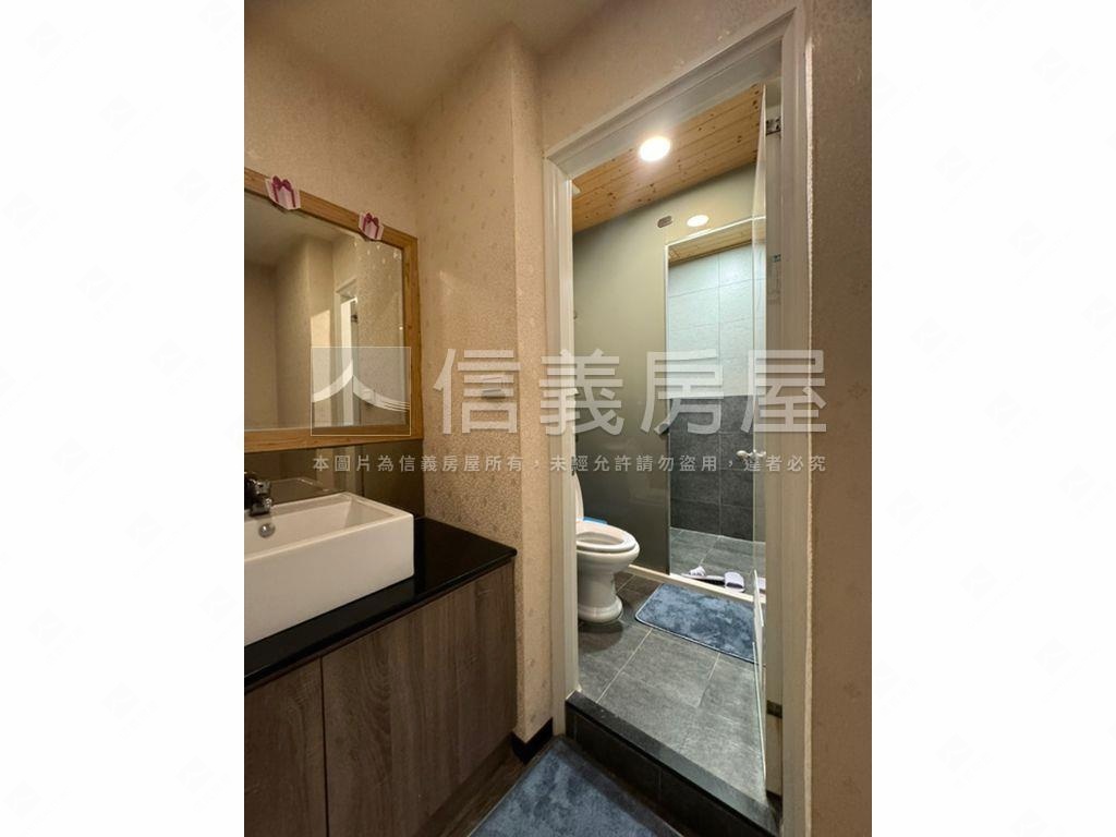 龍山寺旁大馬路收租透天房屋室內格局與周邊環境