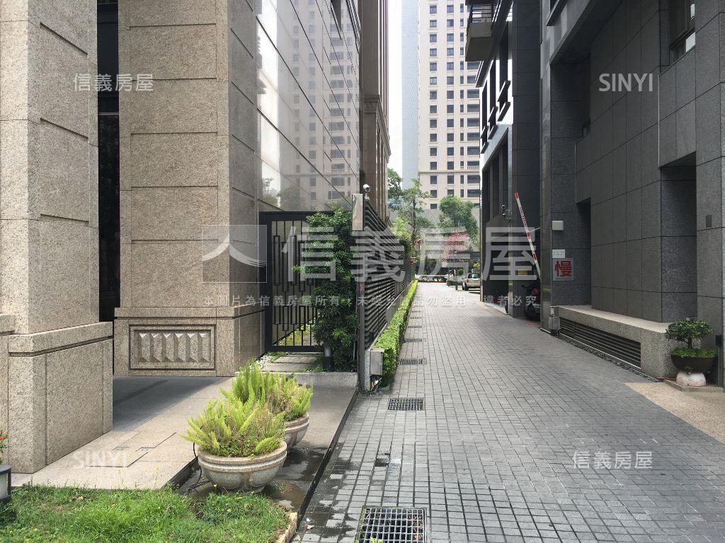 稀有釋出國家歌劇院前樓店房屋室內格局與周邊環境