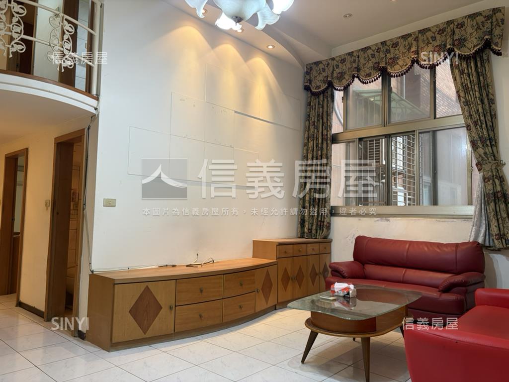 高鮮屋挑高生活居房屋室內格局與周邊環境