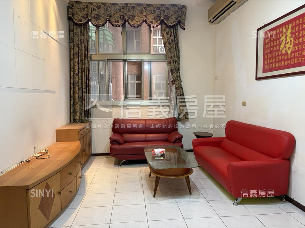 高鮮屋挑高生活居房屋室內格局與周邊環境