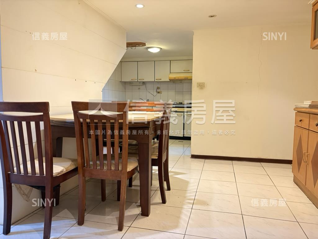 高鮮屋挑高生活居房屋室內格局與周邊環境