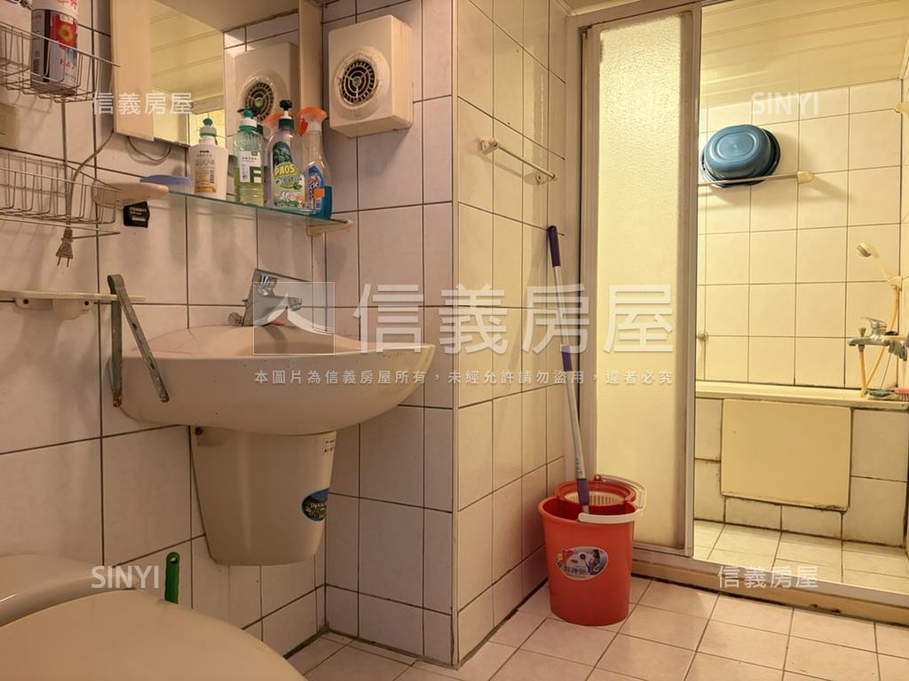 高鮮屋挑高生活居房屋室內格局與周邊環境