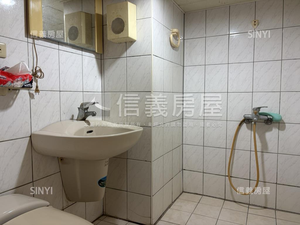 高鮮屋挑高生活居房屋室內格局與周邊環境