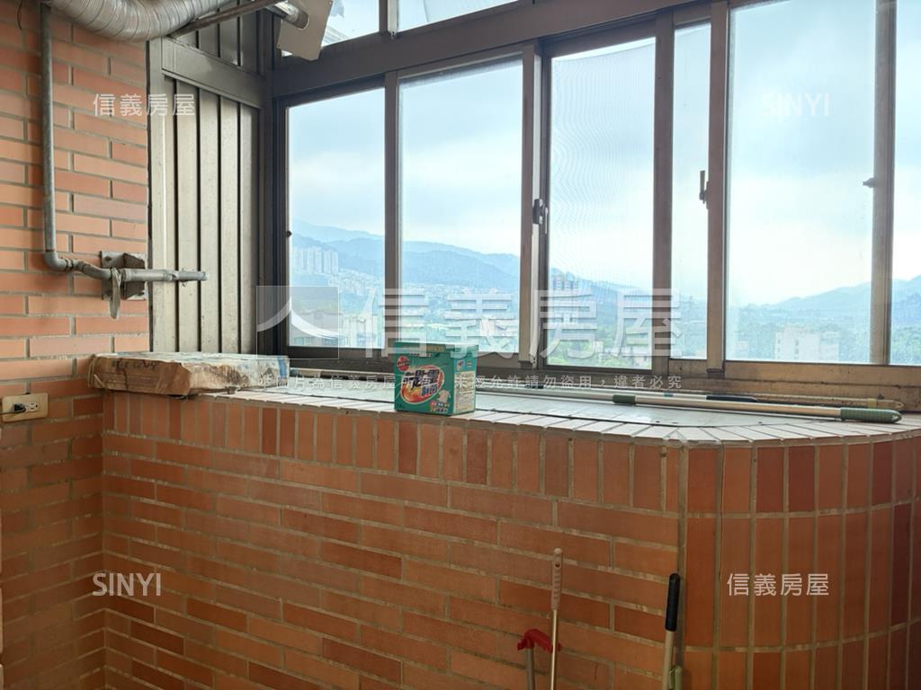 高鮮屋挑高生活居房屋室內格局與周邊環境