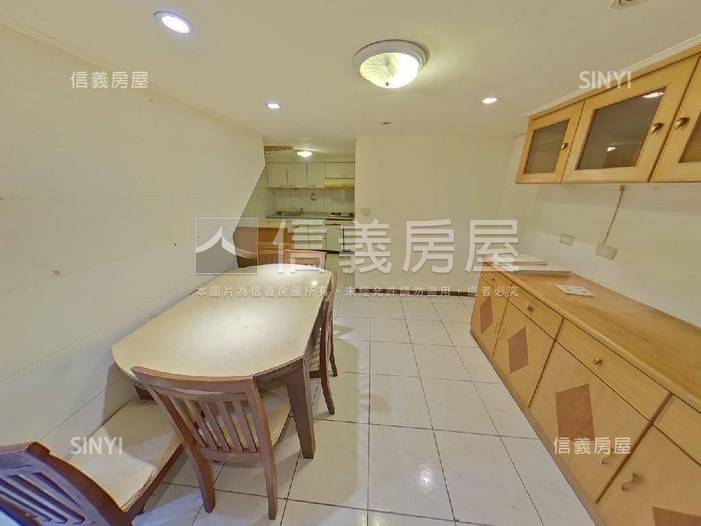 高鮮屋挑高生活居房屋室內格局與周邊環境