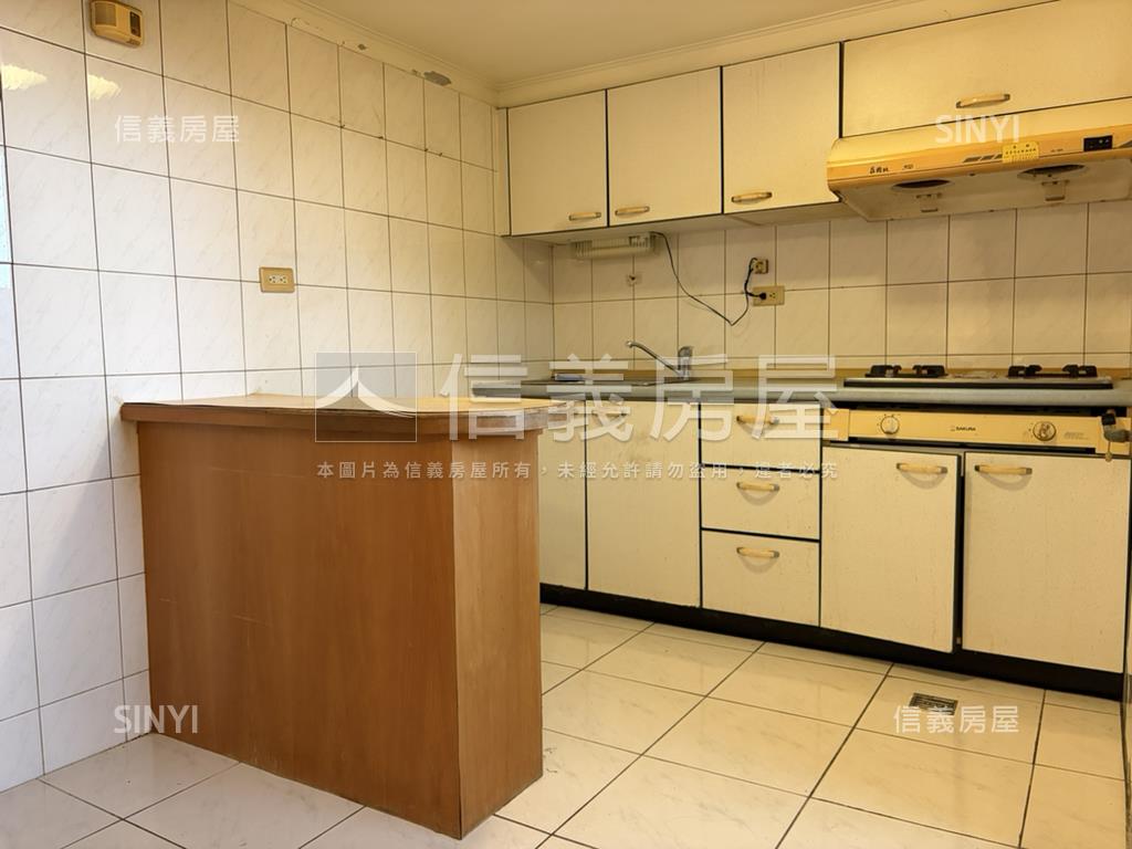 高鮮屋挑高生活居房屋室內格局與周邊環境