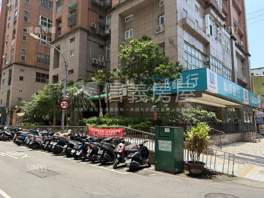 高鮮屋挑高生活居房屋室內格局與周邊環境