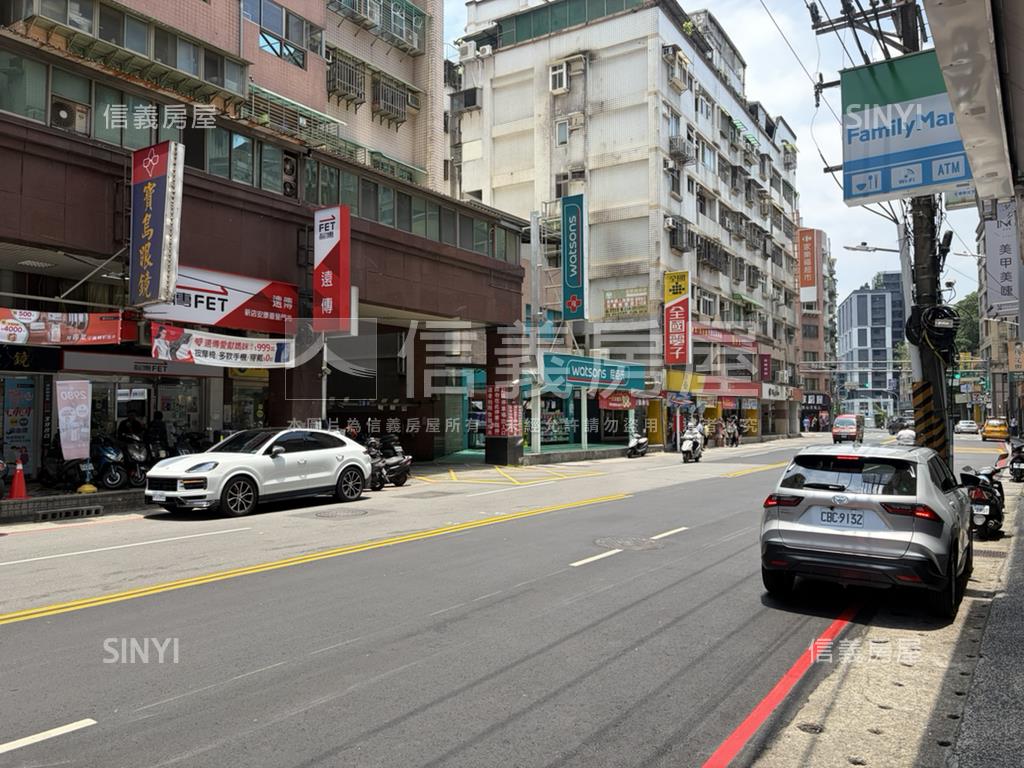 高鮮屋挑高生活居房屋室內格局與周邊環境