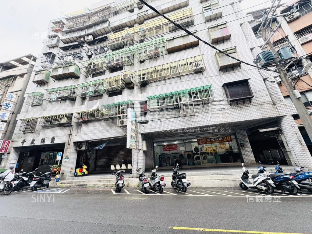 千歲伯爵四房平面車位房屋室內格局與周邊環境