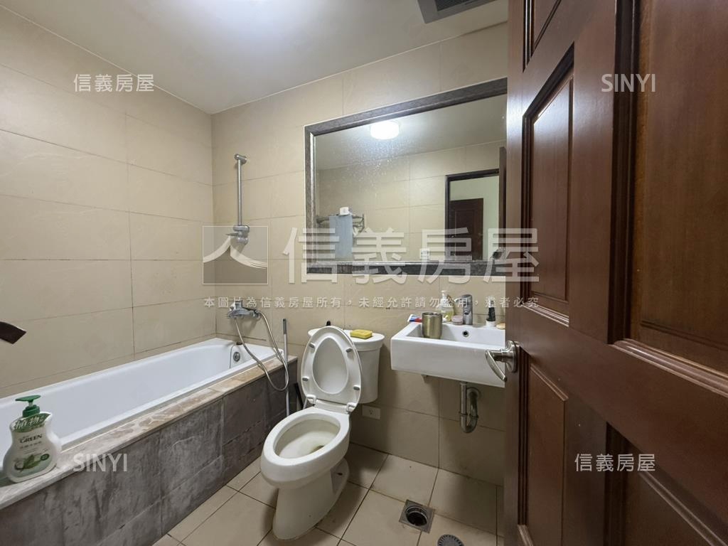 新巨蛋眺望雲端四房車位房屋室內格局與周邊環境