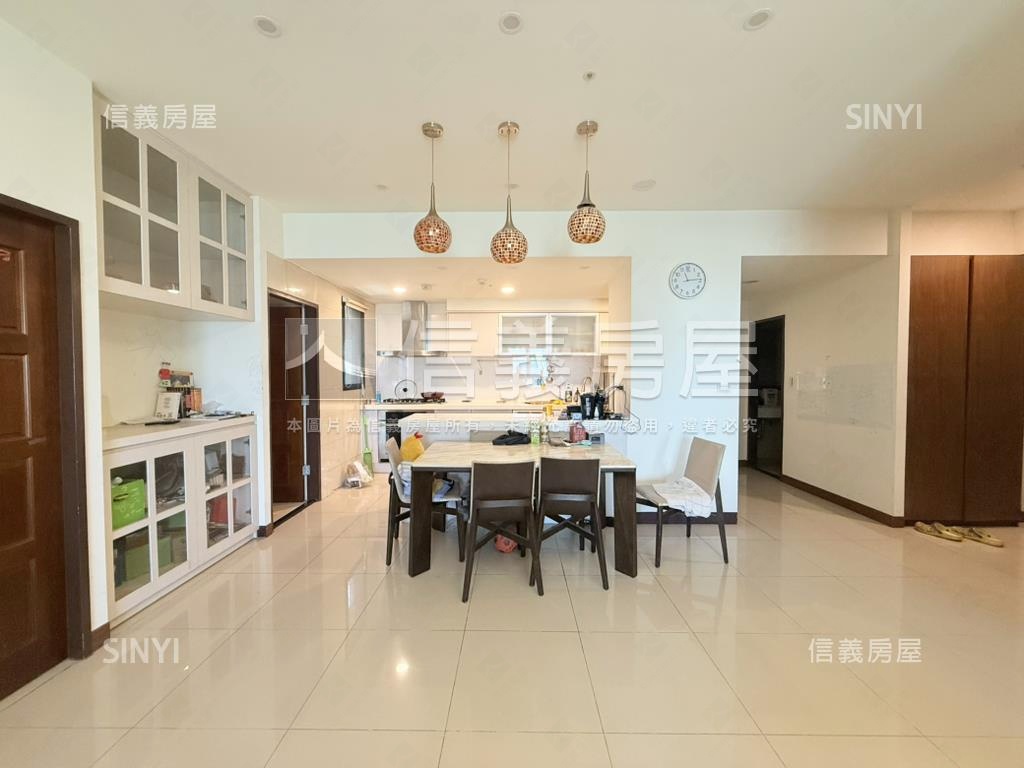 新巨蛋眺望雲端四房車位房屋室內格局與周邊環境