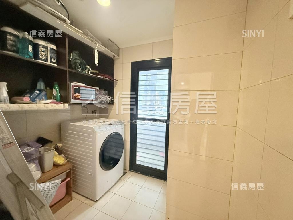 新巨蛋眺望雲端四房車位房屋室內格局與周邊環境