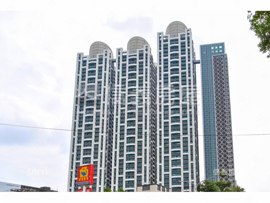 新巨蛋眺望雲端四房車位房屋室內格局與周邊環境