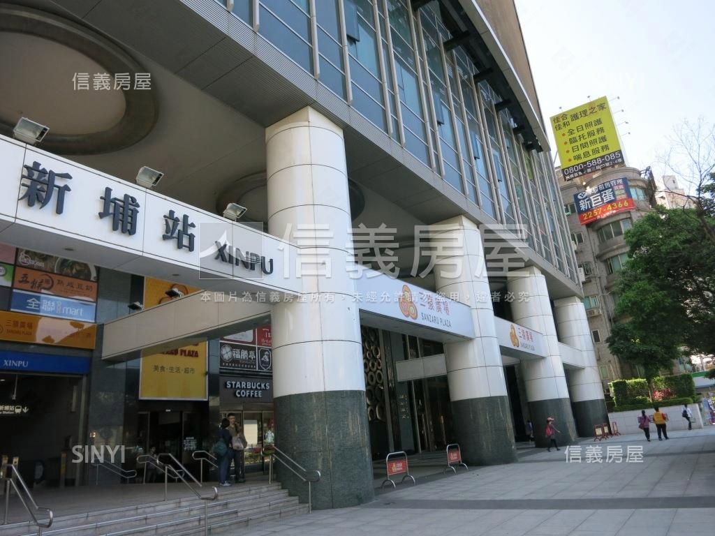 新巨蛋眺望雲端四房車位房屋室內格局與周邊環境