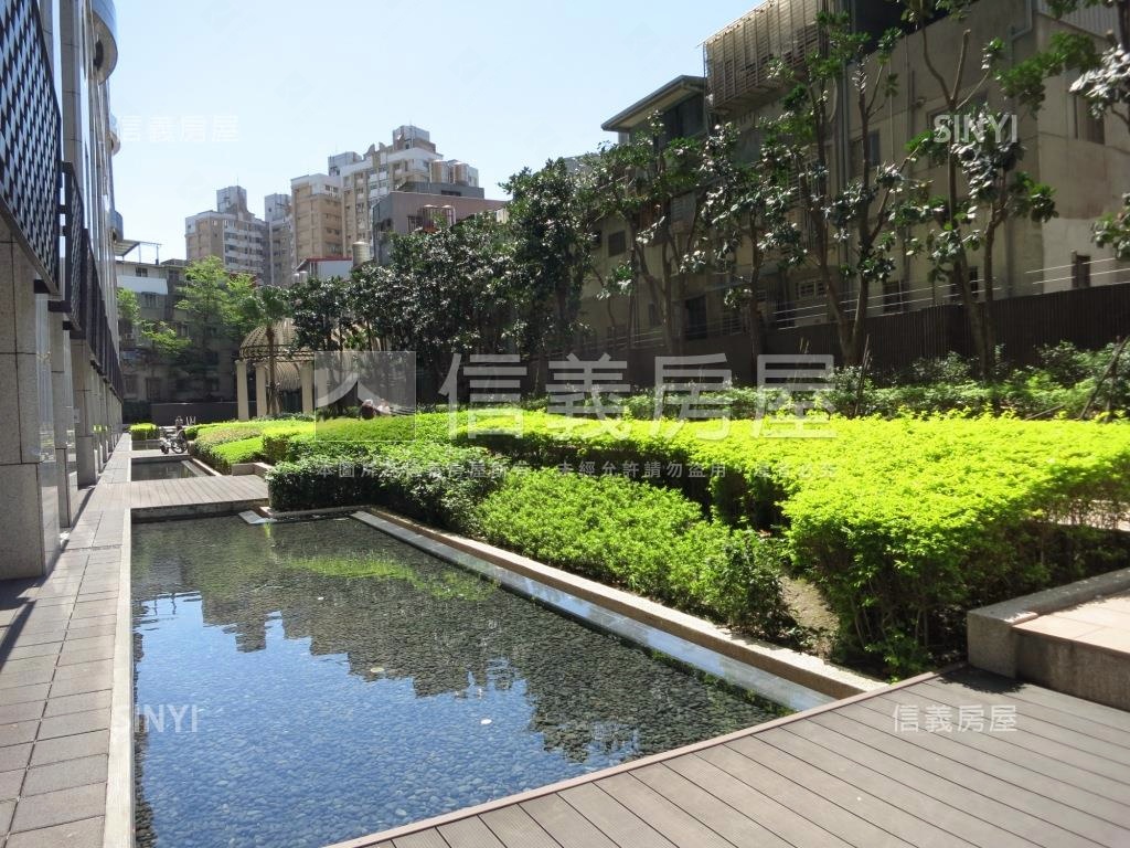 新巨蛋眺望雲端四房車位房屋室內格局與周邊環境