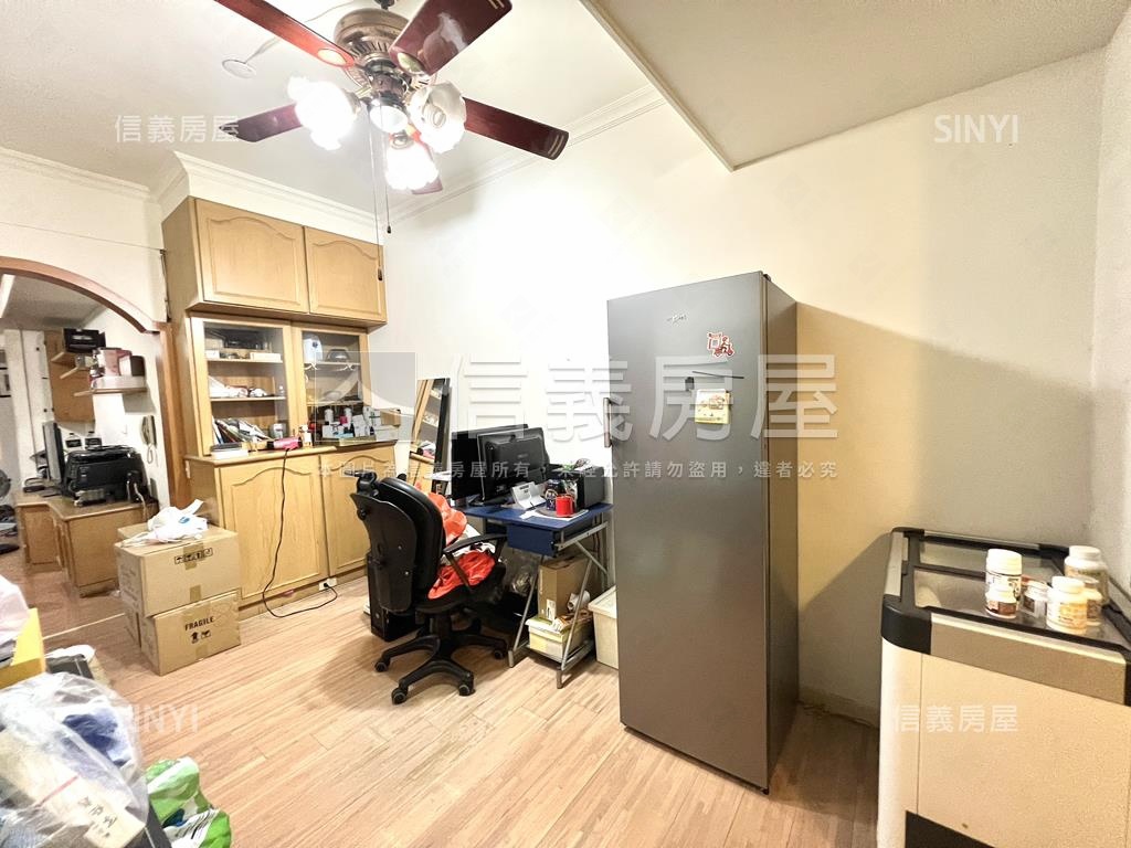 近士東市場稀有釋出邊間房屋室內格局與周邊環境