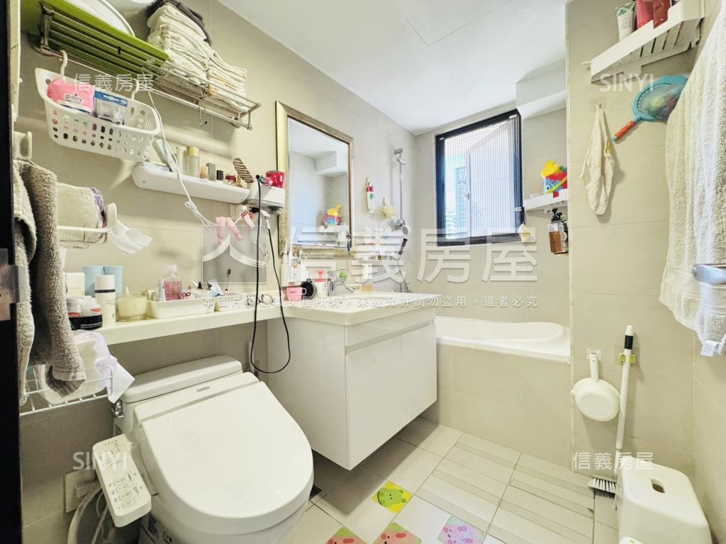 捷運讚高樓採光兩房車位房屋室內格局與周邊環境