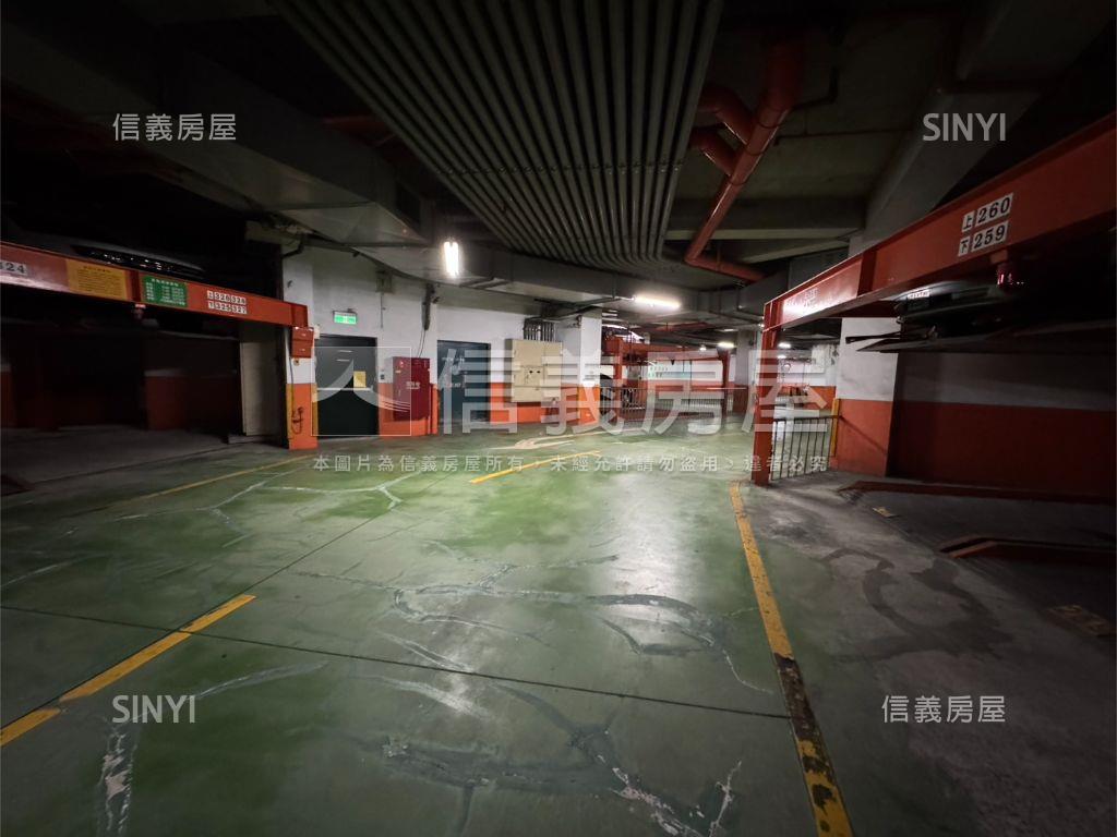 凱旋門稀有獨立產權車位房屋室內格局與周邊環境