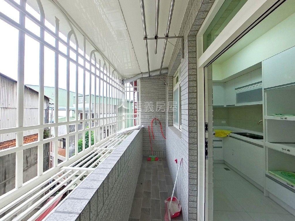 近捷運迴龍站裝潢３樓房屋室內格局與周邊環境