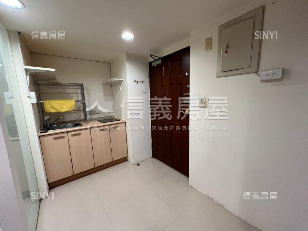 大直逸廊挑高庭院房屋室內格局與周邊環境