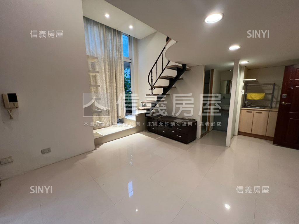 大直逸廊挑高庭院房屋室內格局與周邊環境