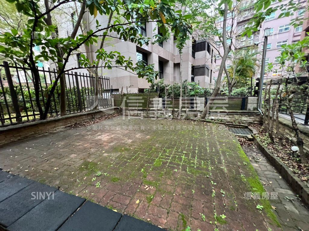 大直逸廊挑高庭院房屋室內格局與周邊環境