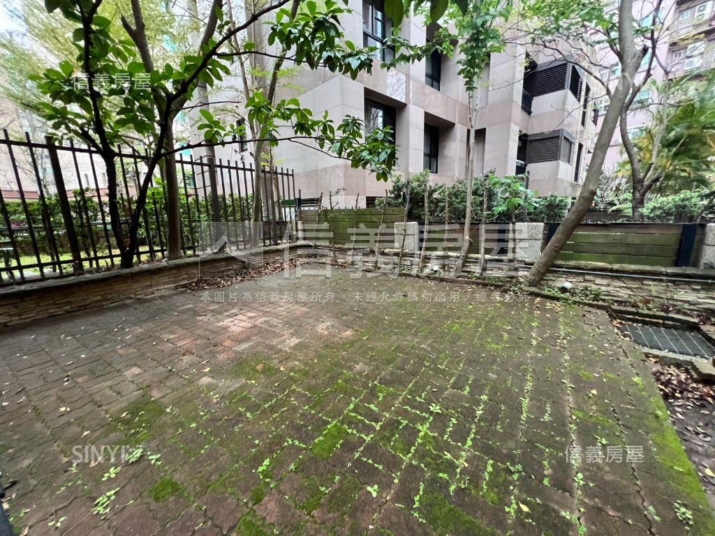 大直逸廊挑高庭院房屋室內格局與周邊環境