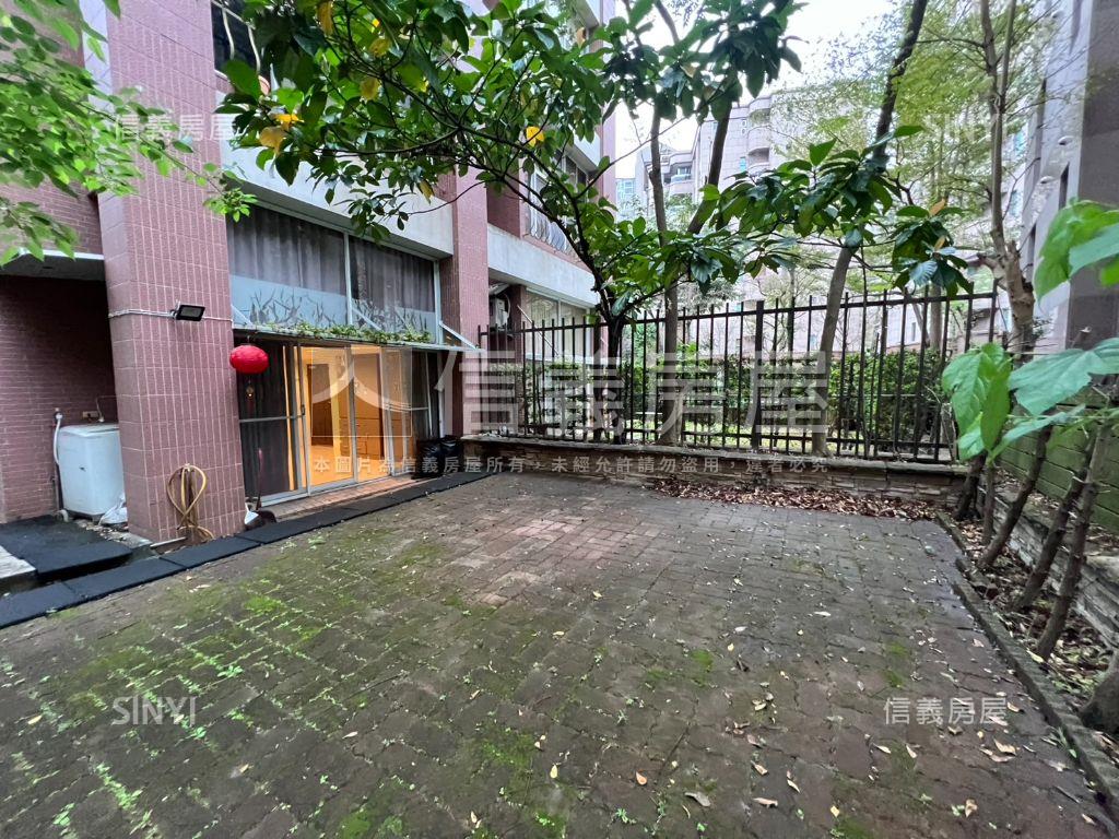 大直逸廊挑高庭院房屋室內格局與周邊環境