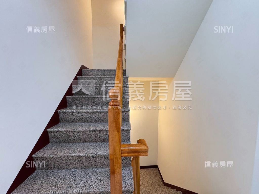 近瑞隆商圈美車庫透天房屋室內格局與周邊環境
