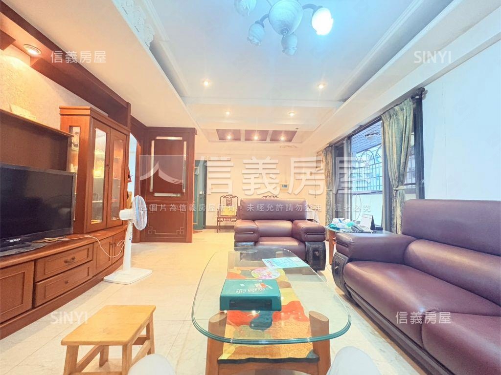 高醫公園首排露臺四房平車房屋室內格局與周邊環境